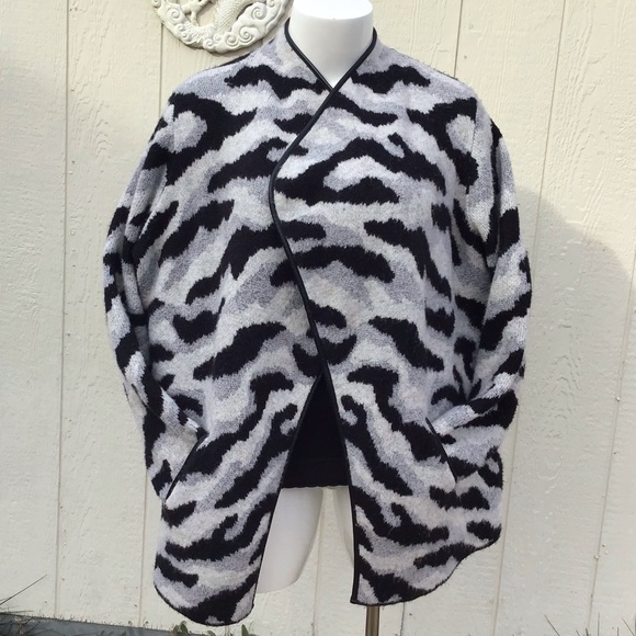 EUC Winter Camo Print Cozy Jacquard Overpiece - Picture 14 of 16